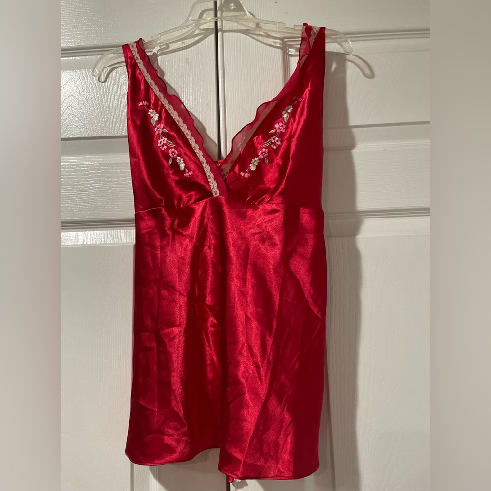 Whispers Brand 90’s Sz-M Red Satin Tank Top Floral Embroidery on Bust